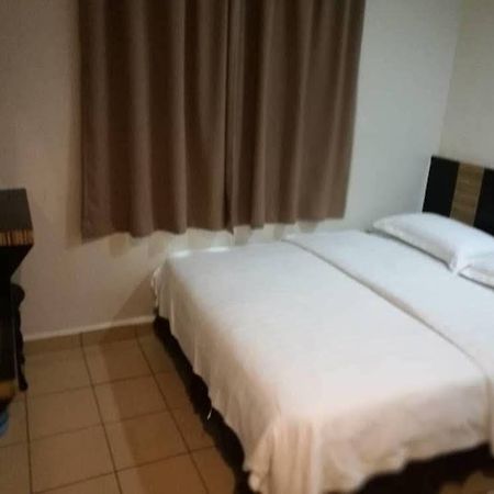 קוטה קינבלו Hotel Traveller מראה חיצוני תמונה