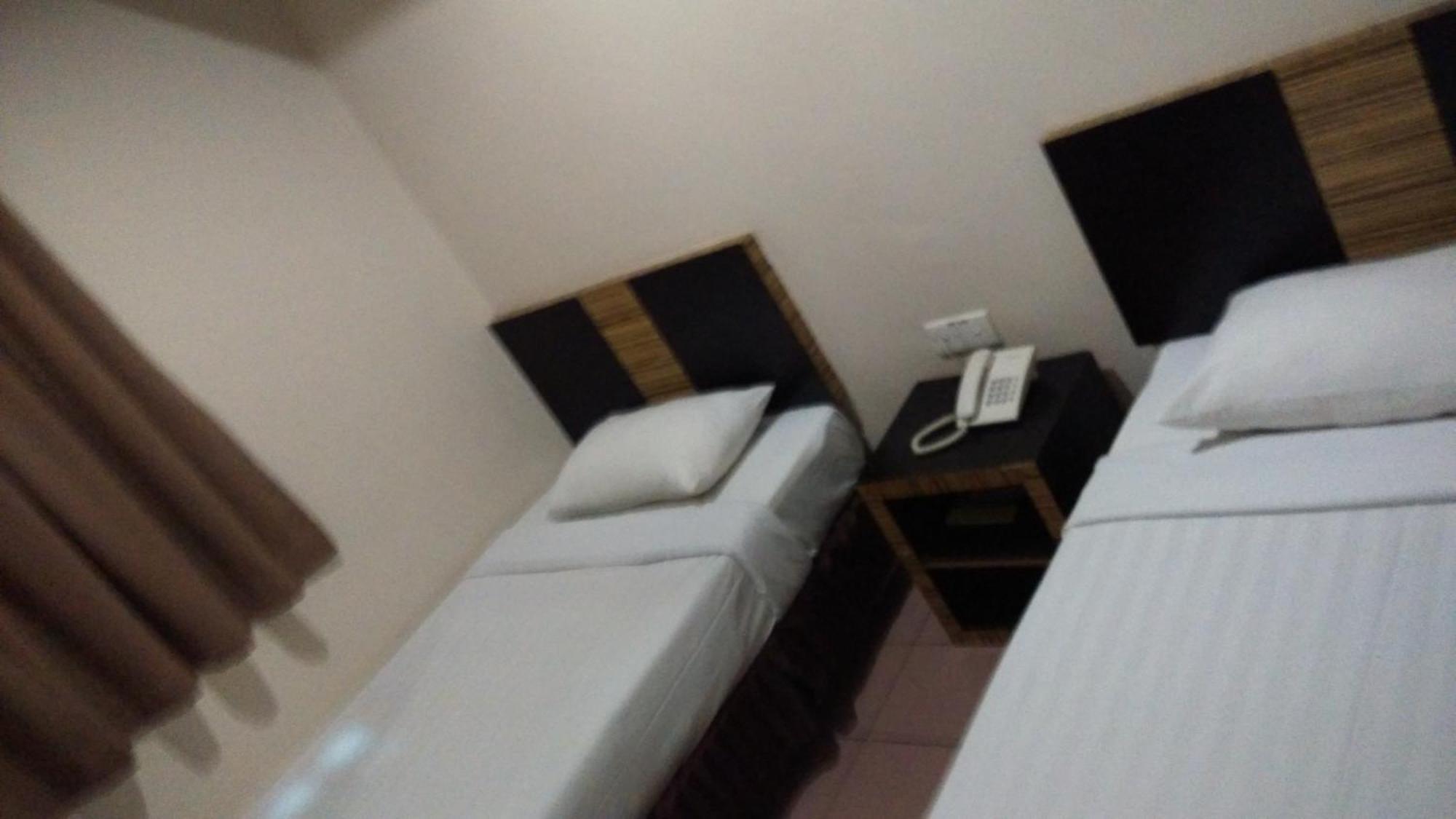 קוטה קינבלו Hotel Traveller חדר תמונה