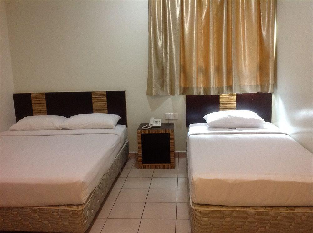 קוטה קינבלו Hotel Traveller מראה חיצוני תמונה