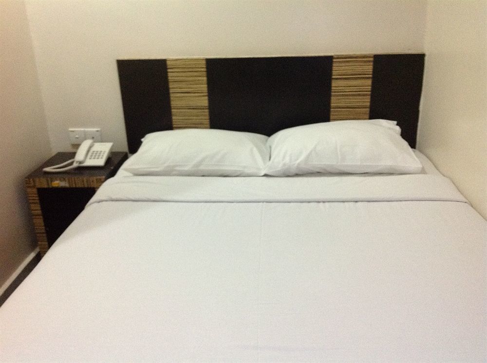 קוטה קינבלו Hotel Traveller מראה חיצוני תמונה