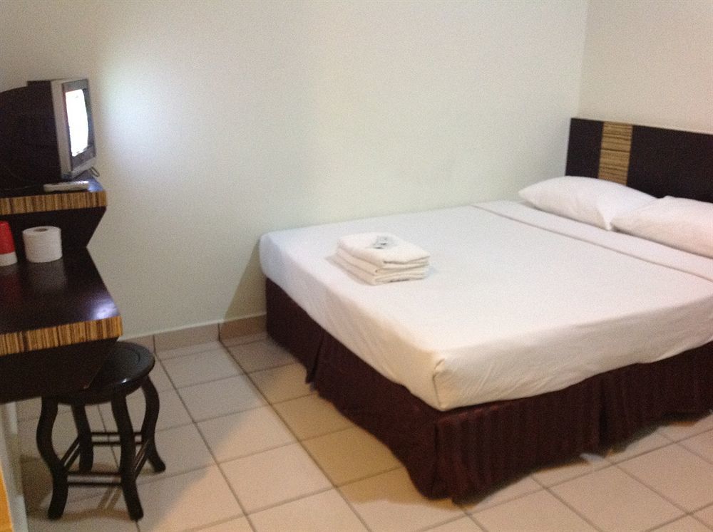 קוטה קינבלו Hotel Traveller מראה חיצוני תמונה