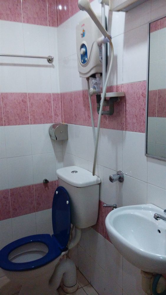 קוטה קינבלו Hotel Traveller מראה חיצוני תמונה