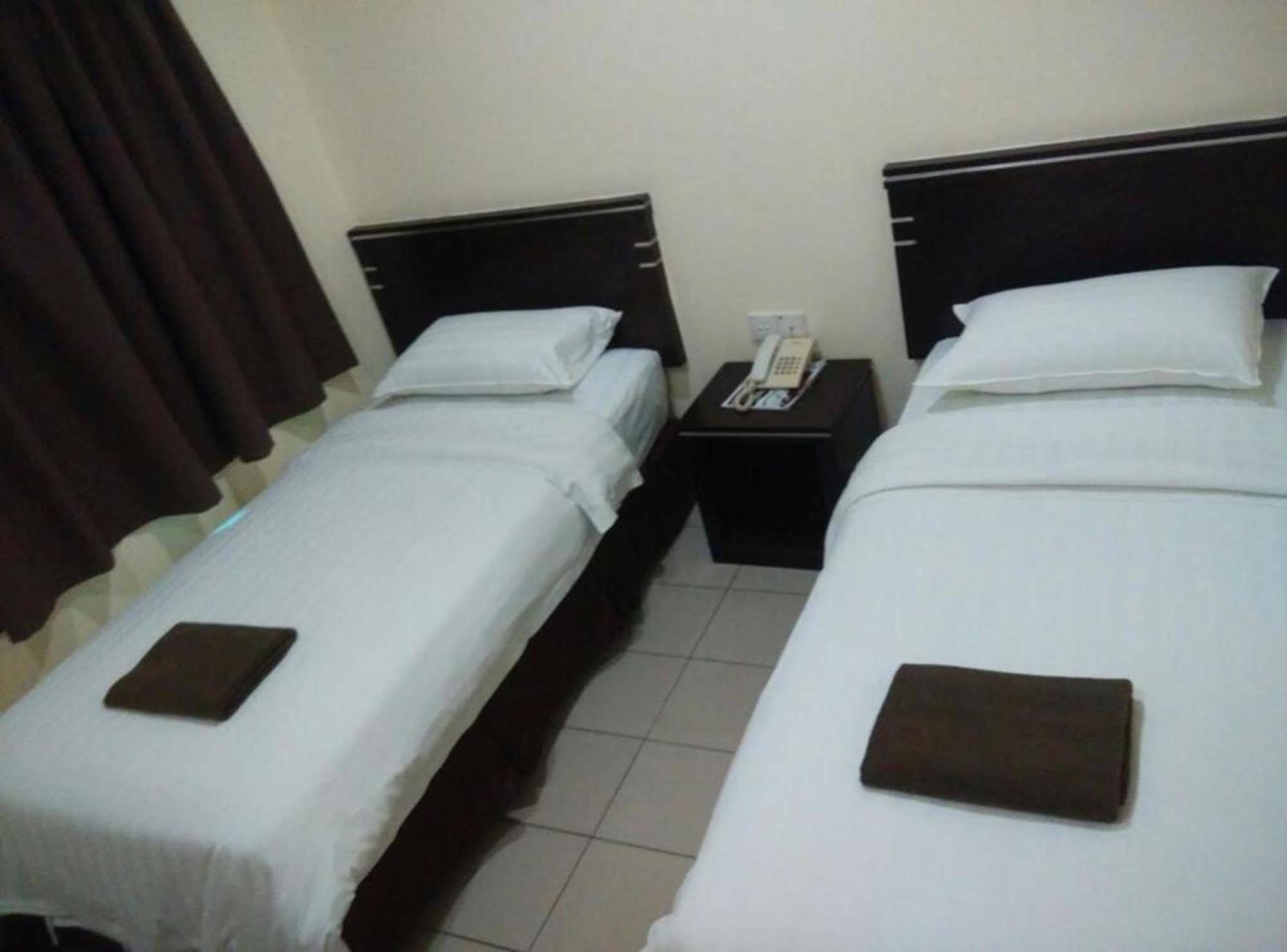קוטה קינבלו Hotel Traveller מראה חיצוני תמונה