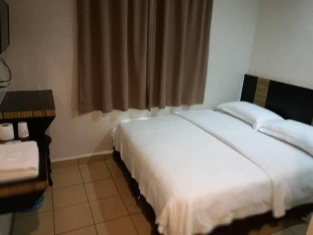 קוטה קינבלו Hotel Traveller מראה חיצוני תמונה