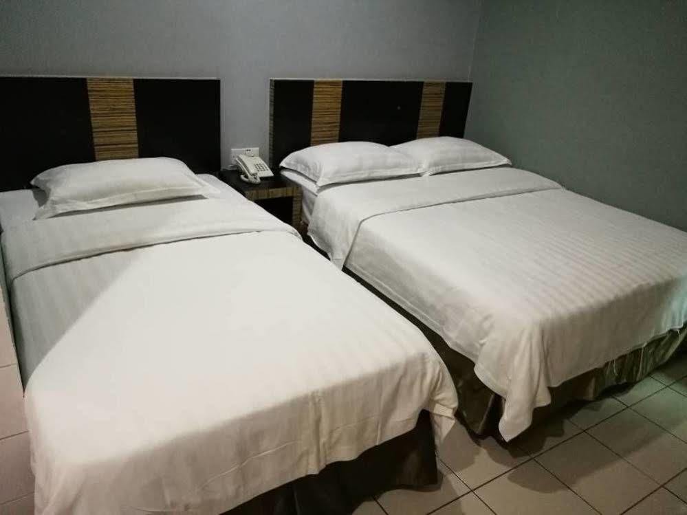 קוטה קינבלו Hotel Traveller מראה חיצוני תמונה