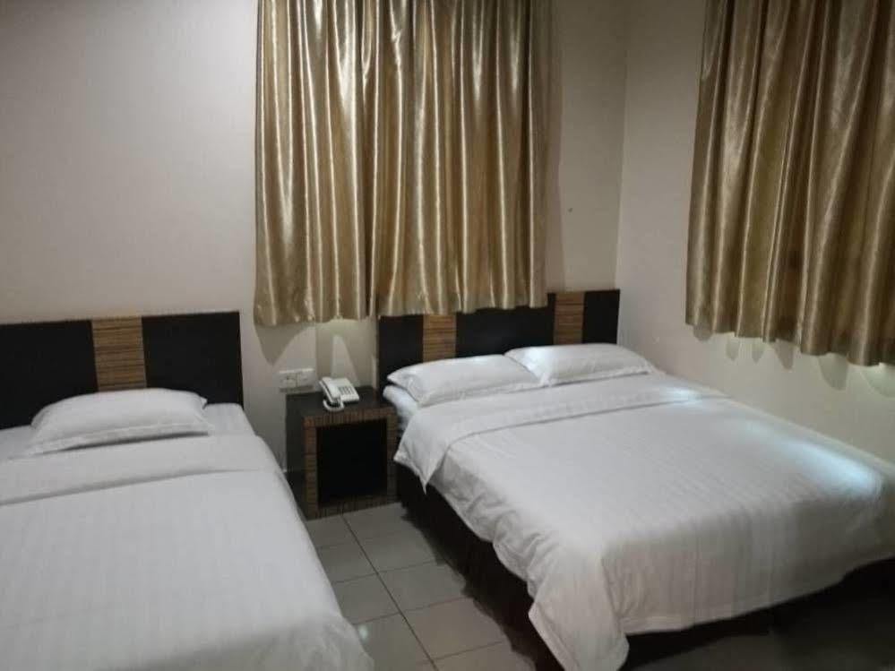 קוטה קינבלו Hotel Traveller מראה חיצוני תמונה