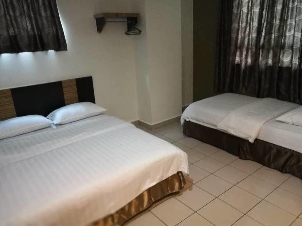 קוטה קינבלו Hotel Traveller מראה חיצוני תמונה
