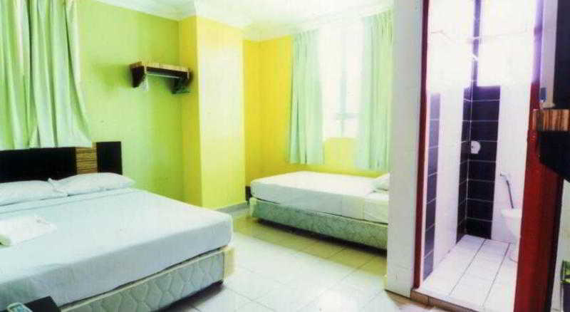 קוטה קינבלו Hotel Traveller מראה חיצוני תמונה
